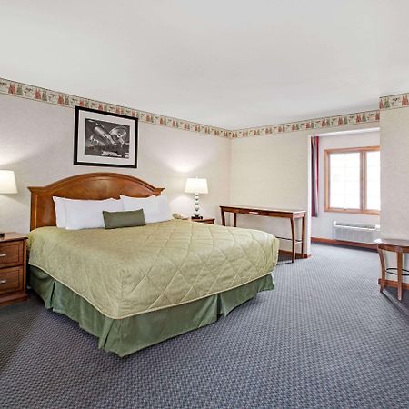 Ramada Inn Flemington Eksteriør bilde